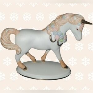 The Franklin Mint single unicorn sculpture piece small was part of a collection
